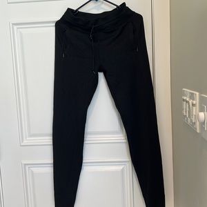 Womans winter black pants, size 4